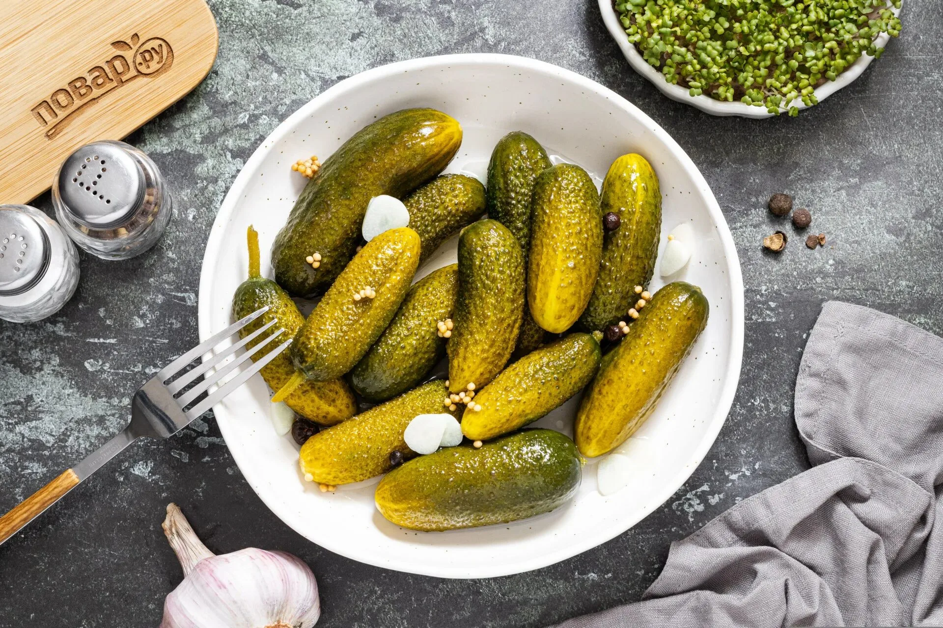 Маринованные огурцы быстрого приготовления: рецепт для июньского урожая