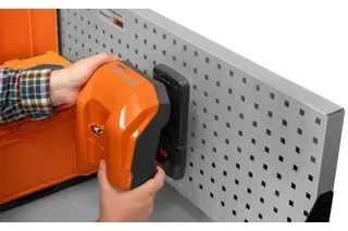 Настенное крепление для зарядного устройства Husqvarna 40-C Charger Wall Mount — фото производителя