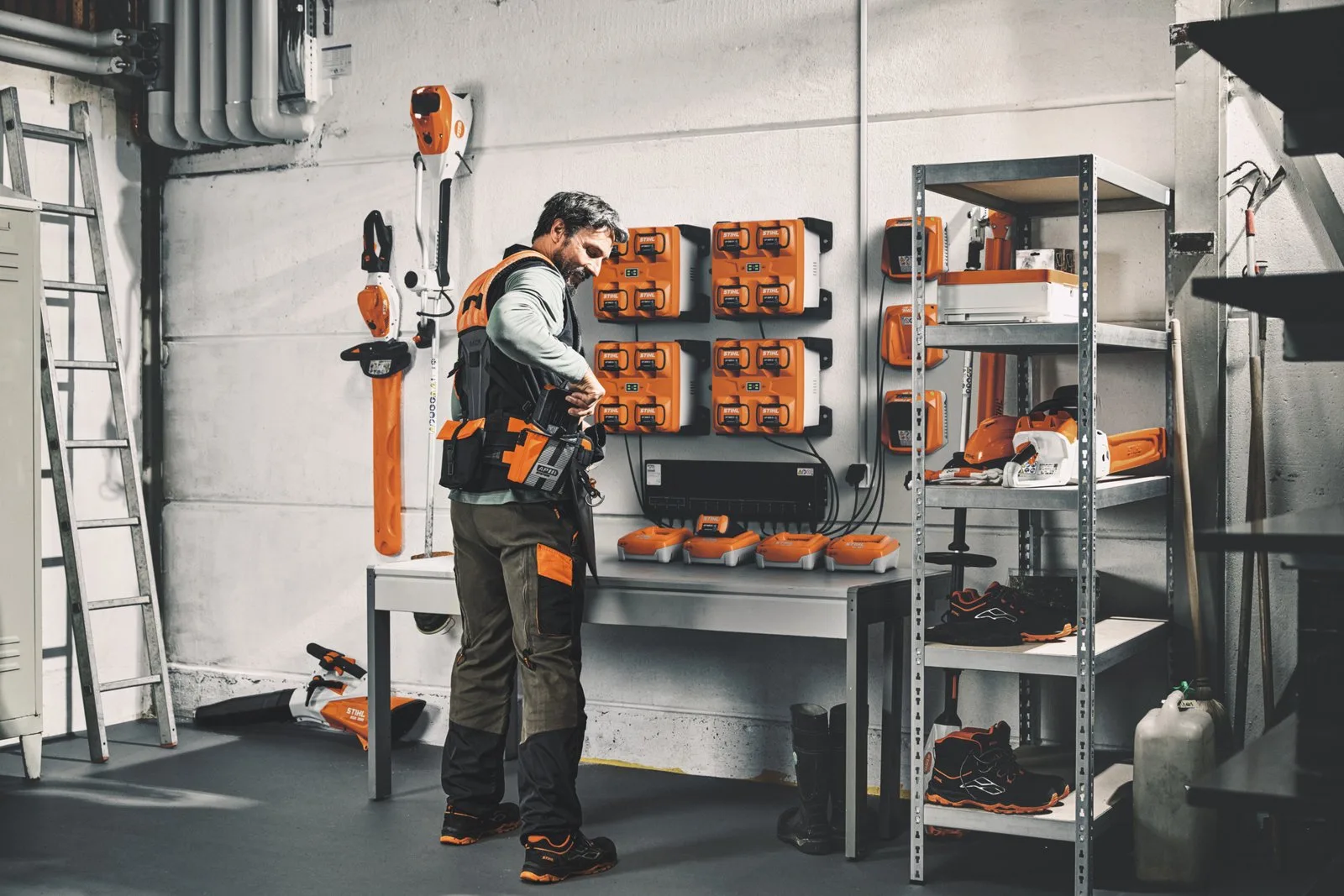 Система управления зарядкой STIHL CM 12 — фото производителя