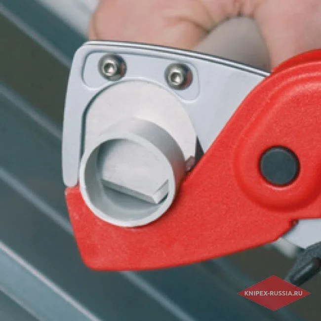 Труборез для шлангов и защитных труб Knipex KN-9020185 — фото производителя