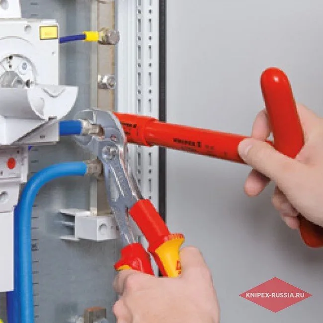 Высокотехнологичные сантехнические клещи Cobra VDE Knipex KN-8726250 — фото производителя
