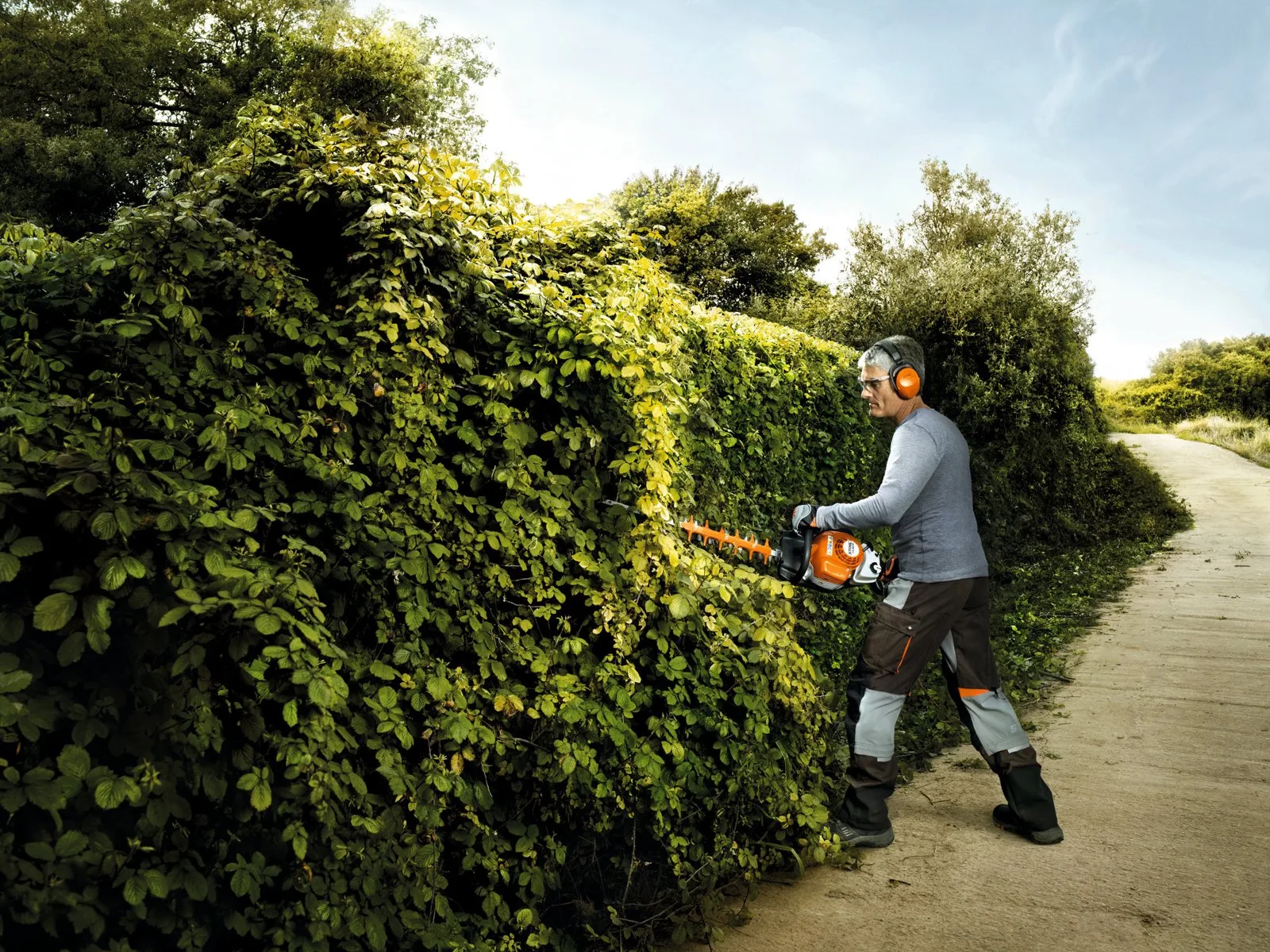 Бензиновые ножницы для живой изгороди STIHL HS 82 T — фото производителя