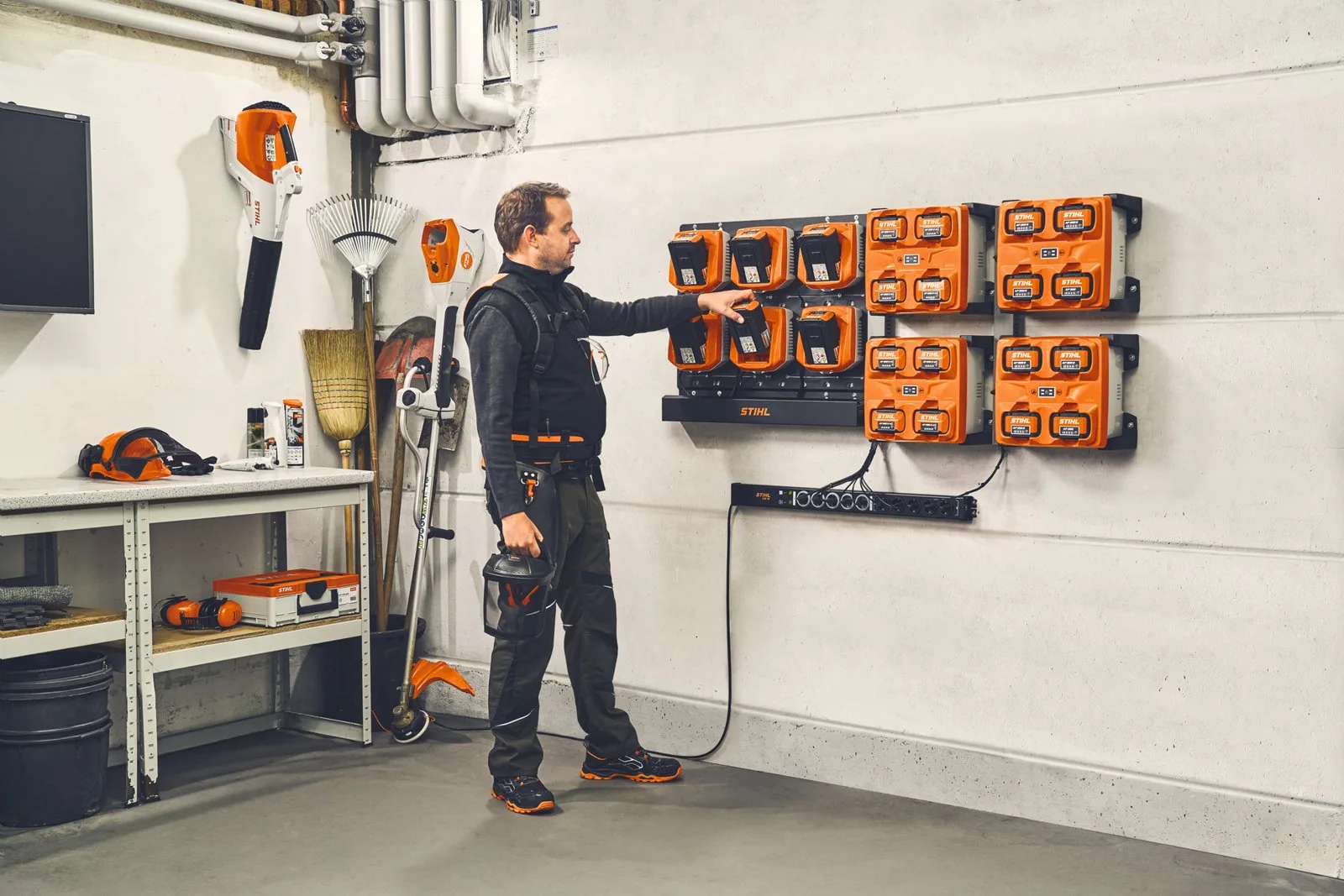 Система управления зарядкой STIHL CM 10 — фото производителя