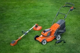 Аккумуляторная газонокосилка Husqvarna LC137i with battery and charger — фото производителя