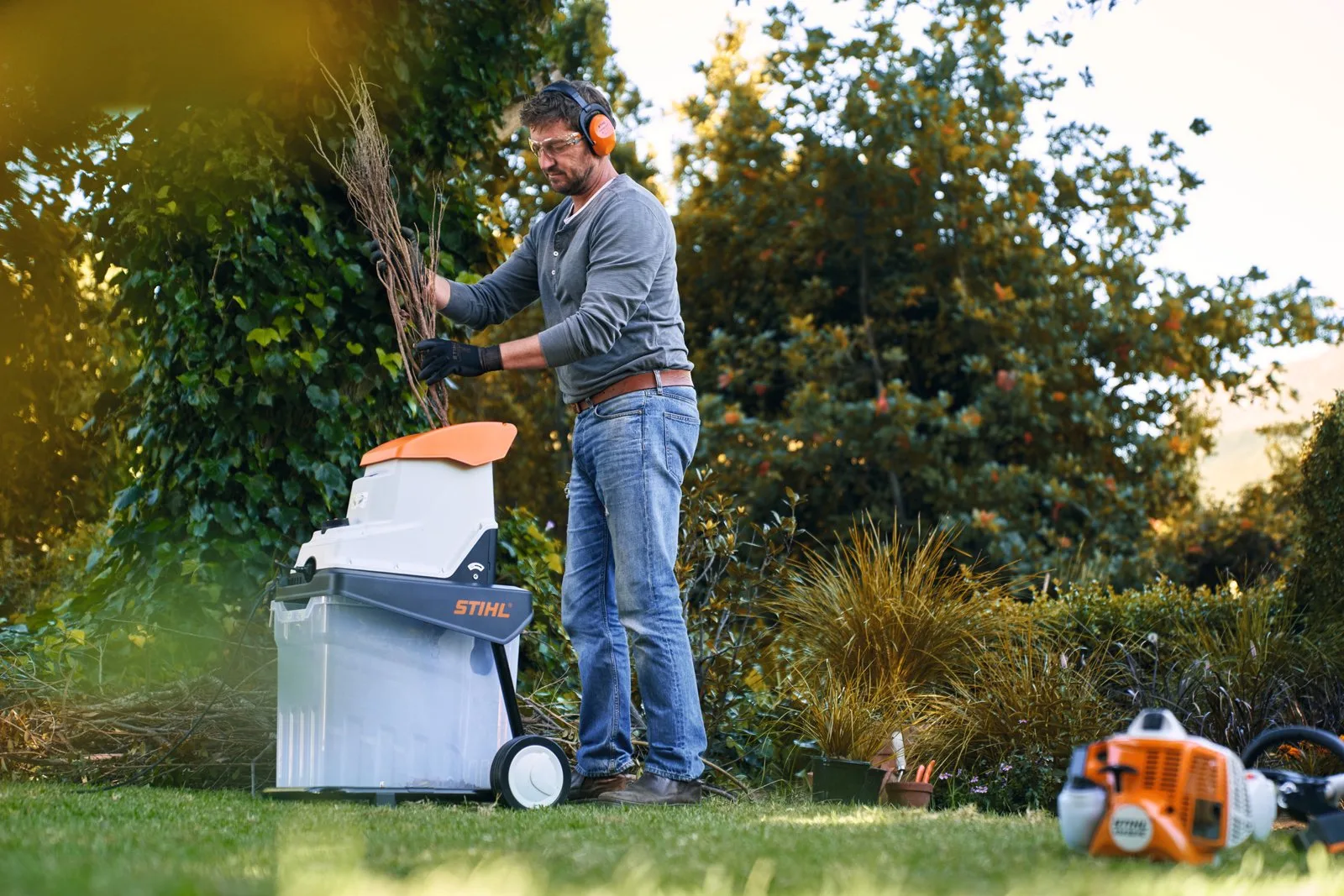 Электрический садовый измельчитель STIHL GHE 140 L — фото производителя
