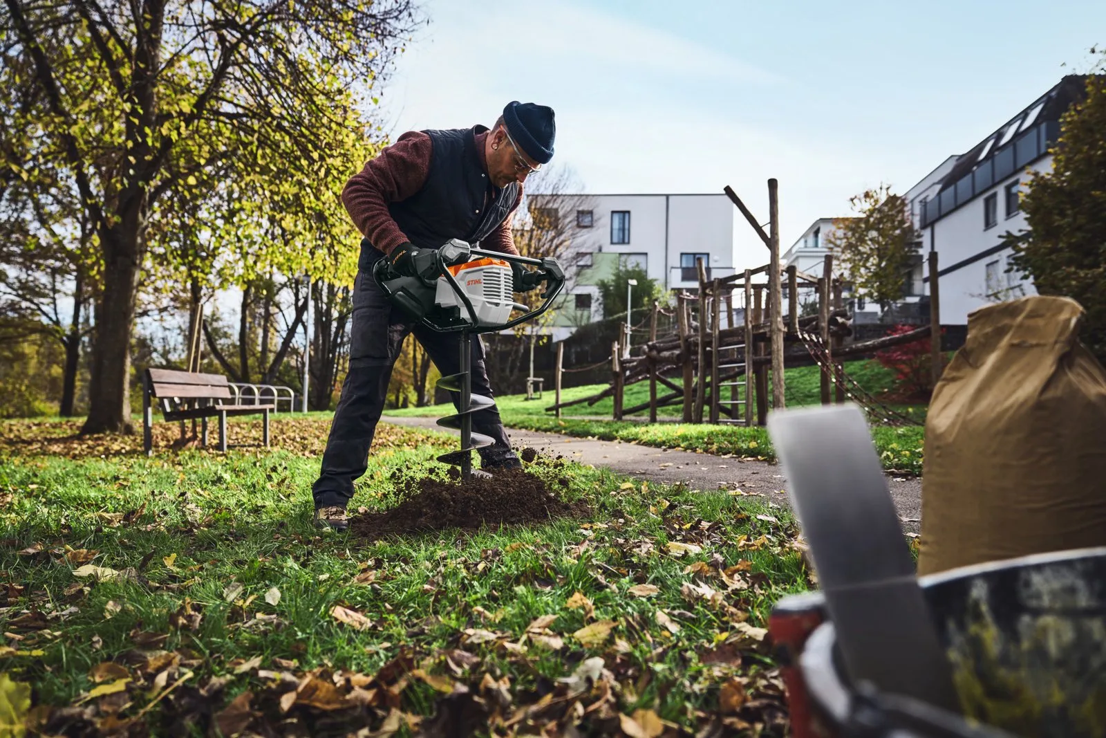Аккумуляторный земляной бур STIHL BTA 140 — фото производителя